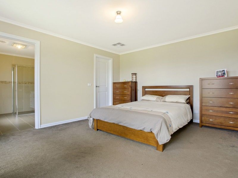 4 Boyd Court, Romsey VIC 3434, Image 2