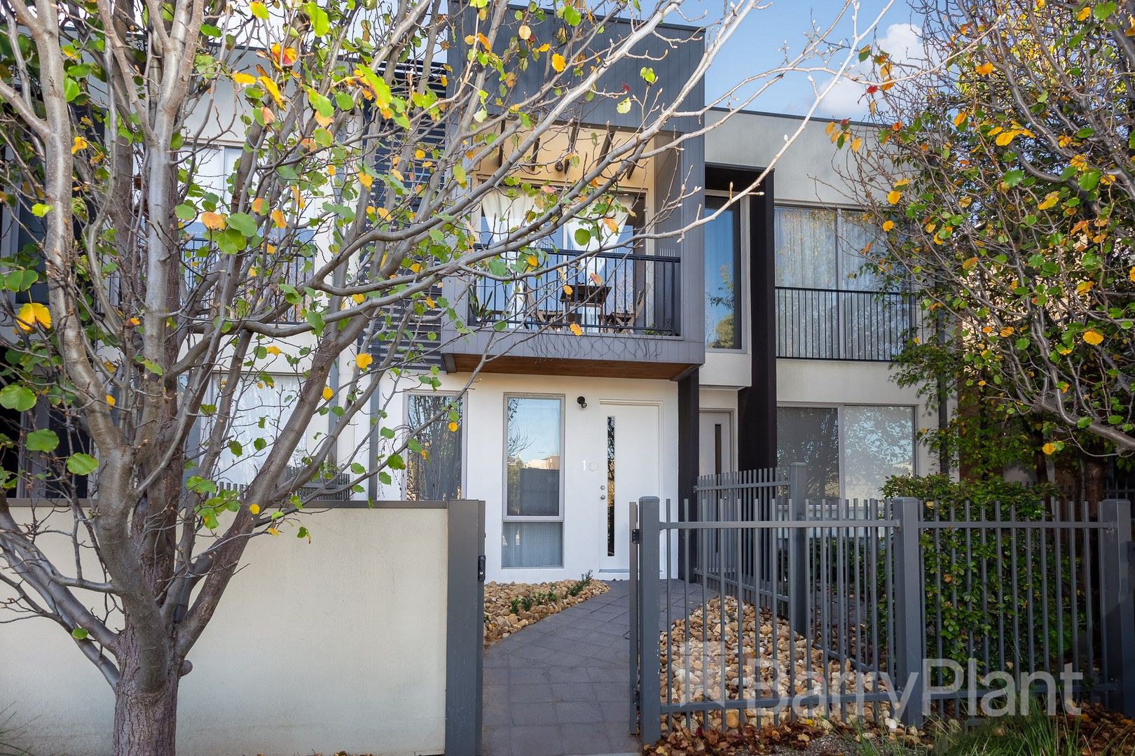 2 bedrooms House in 10 Tattersalls Lane POINT COOK VIC, 3030