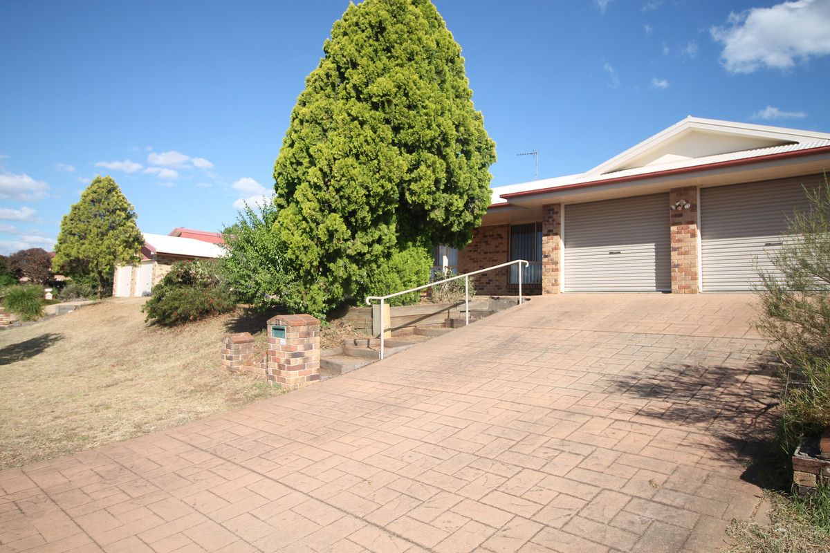 32 Dalzell Crescent, Darling Heights QLD 4350, Image 1