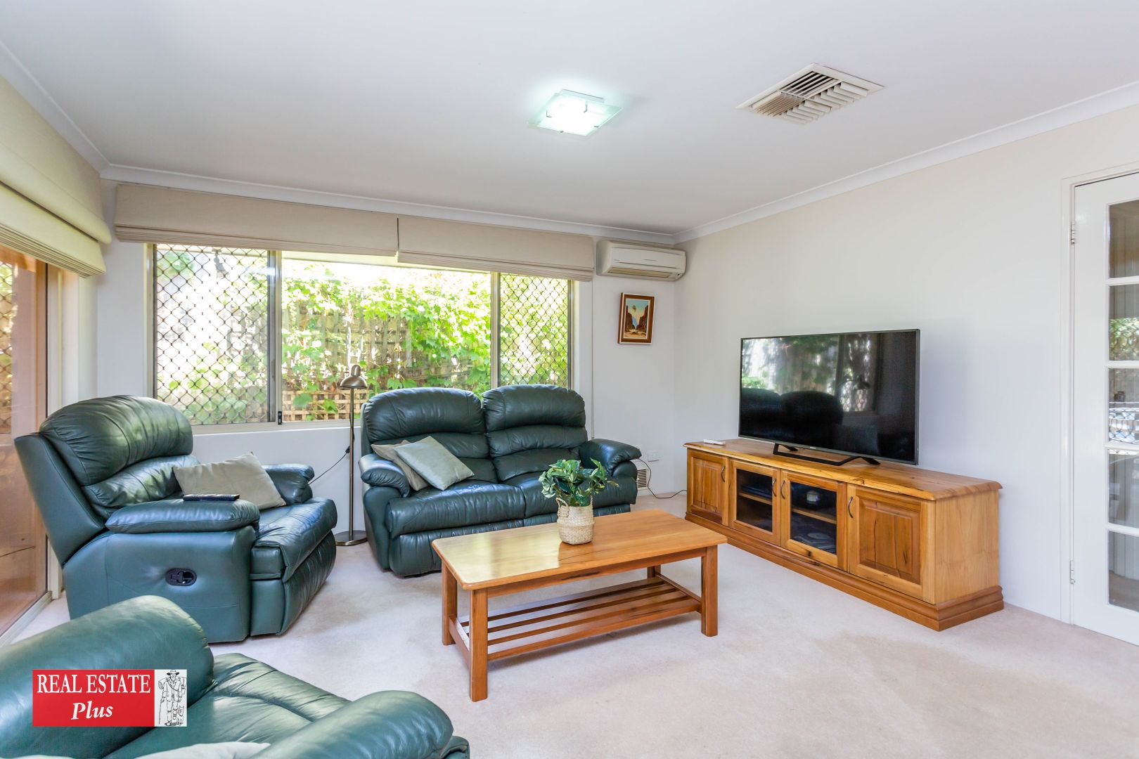 2/17 Craig Street, Mundaring WA 6073, Image 2