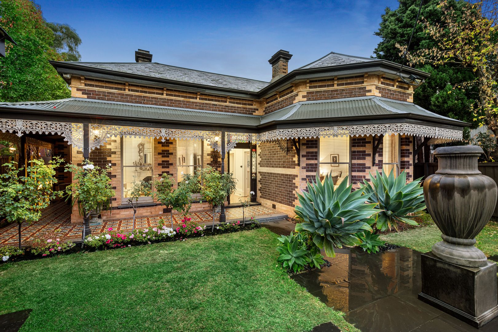 4 bedrooms House in 12 Wrexham Road WINDSOR VIC, 3181