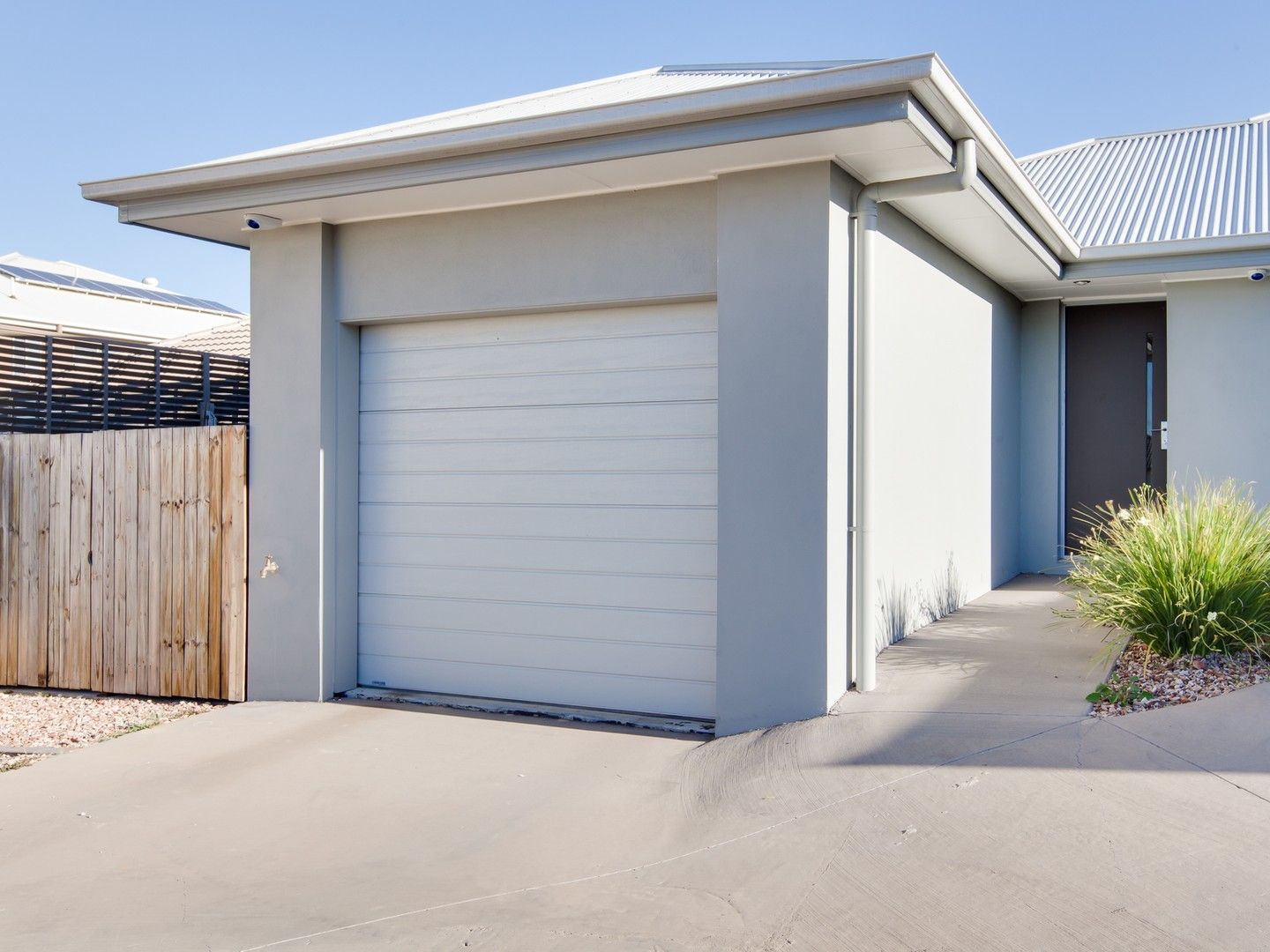 2 bedrooms Townhouse in 2/27 Hookes Terrace SPRINGFIELD LAKES QLD, 4300