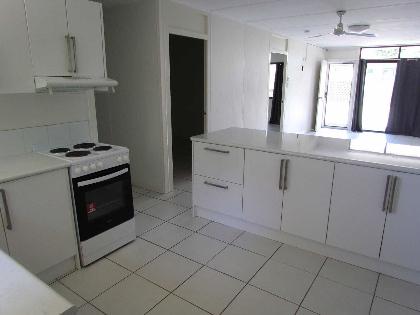 1 2 3/3 SKYLARK STREET, Slade Point QLD 4740, Image 2