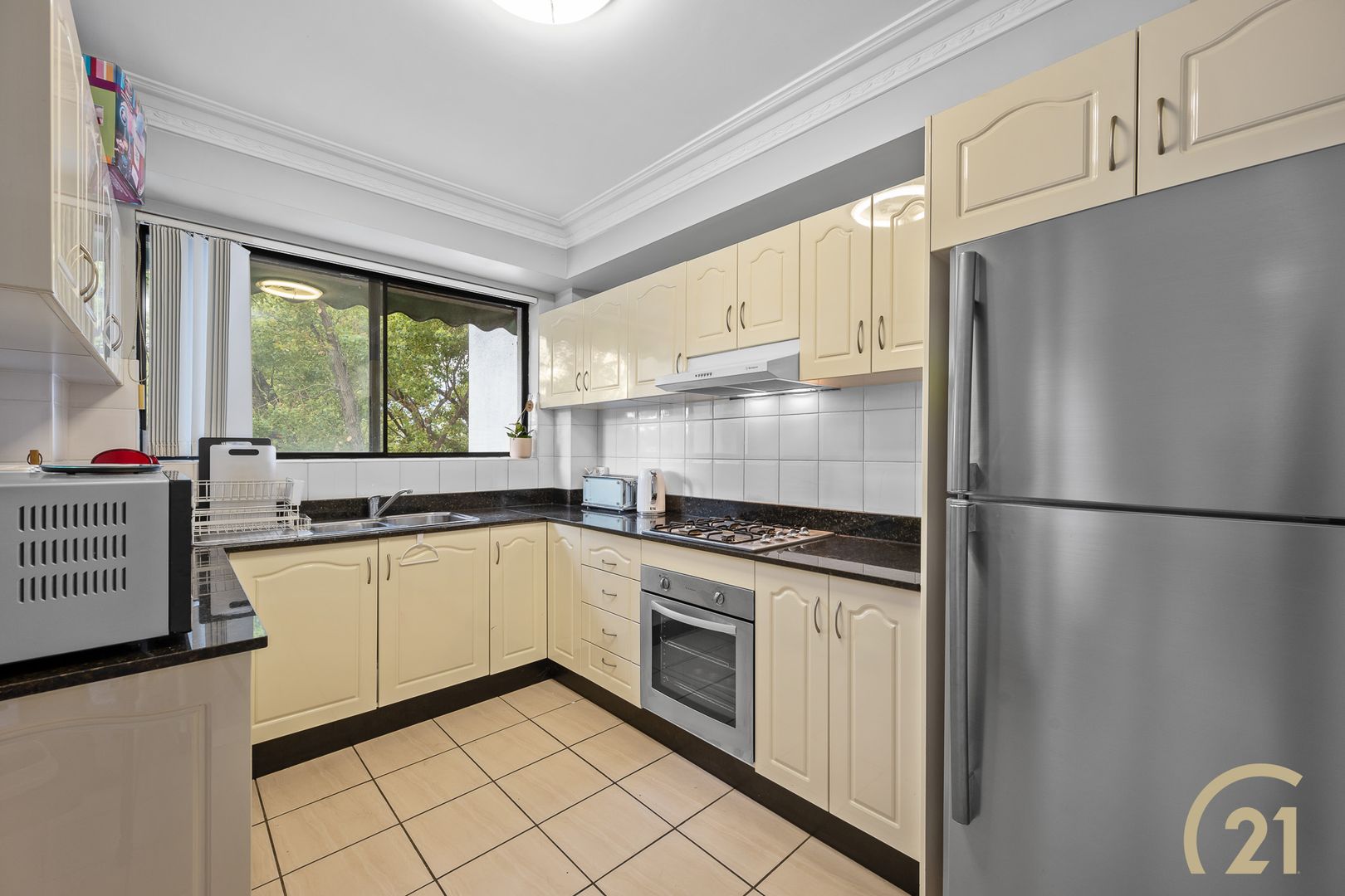 10/2 The Crescent, Fairfield NSW 2165, Image 1