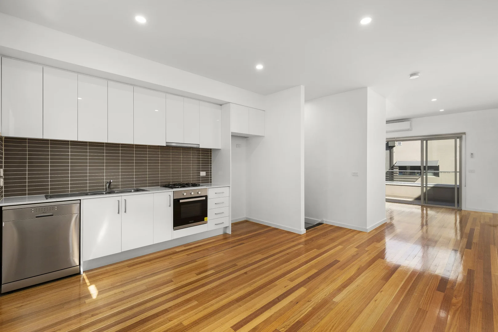 Additional image 2 of 9/21 Station Road, Oak Park VIC 3046