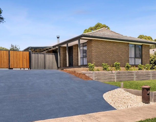 18 Dunrossil Drive, Sunbury VIC 3429