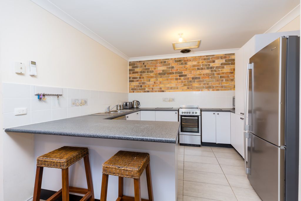 2/27 Honeyeater Place, Tingira Heights NSW 2290, Image 2