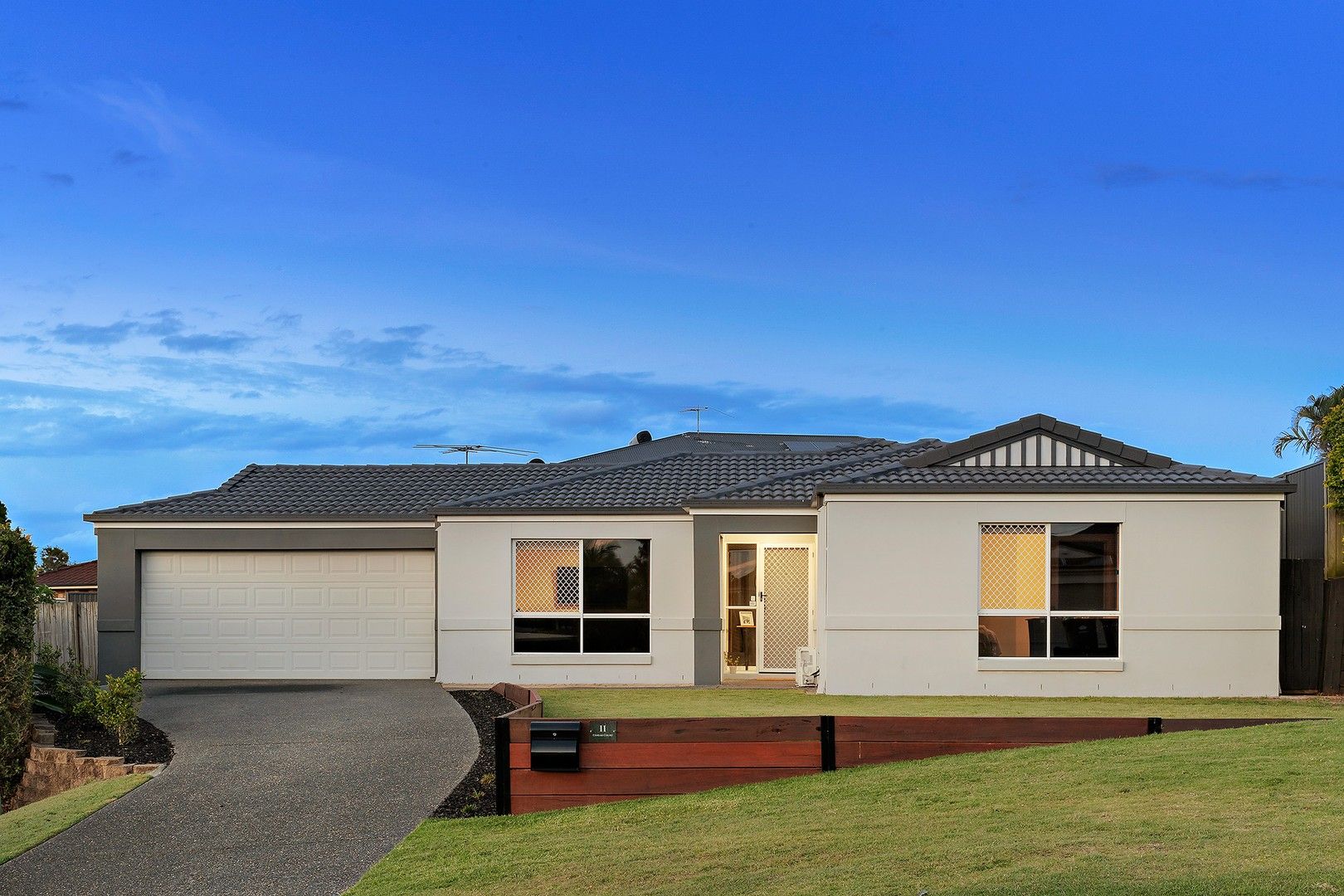 4 bedrooms House in 11 Cinear Court REGENTS PARK QLD, 4118
