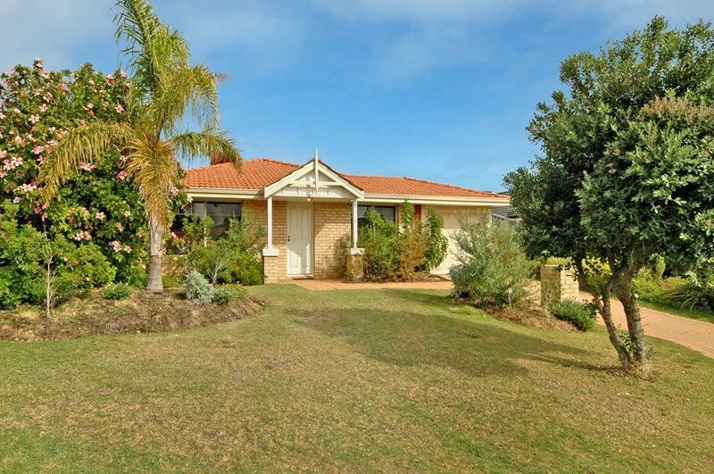 4 bedrooms House in 8 Ghan Place CURRAMBINE WA, 6028