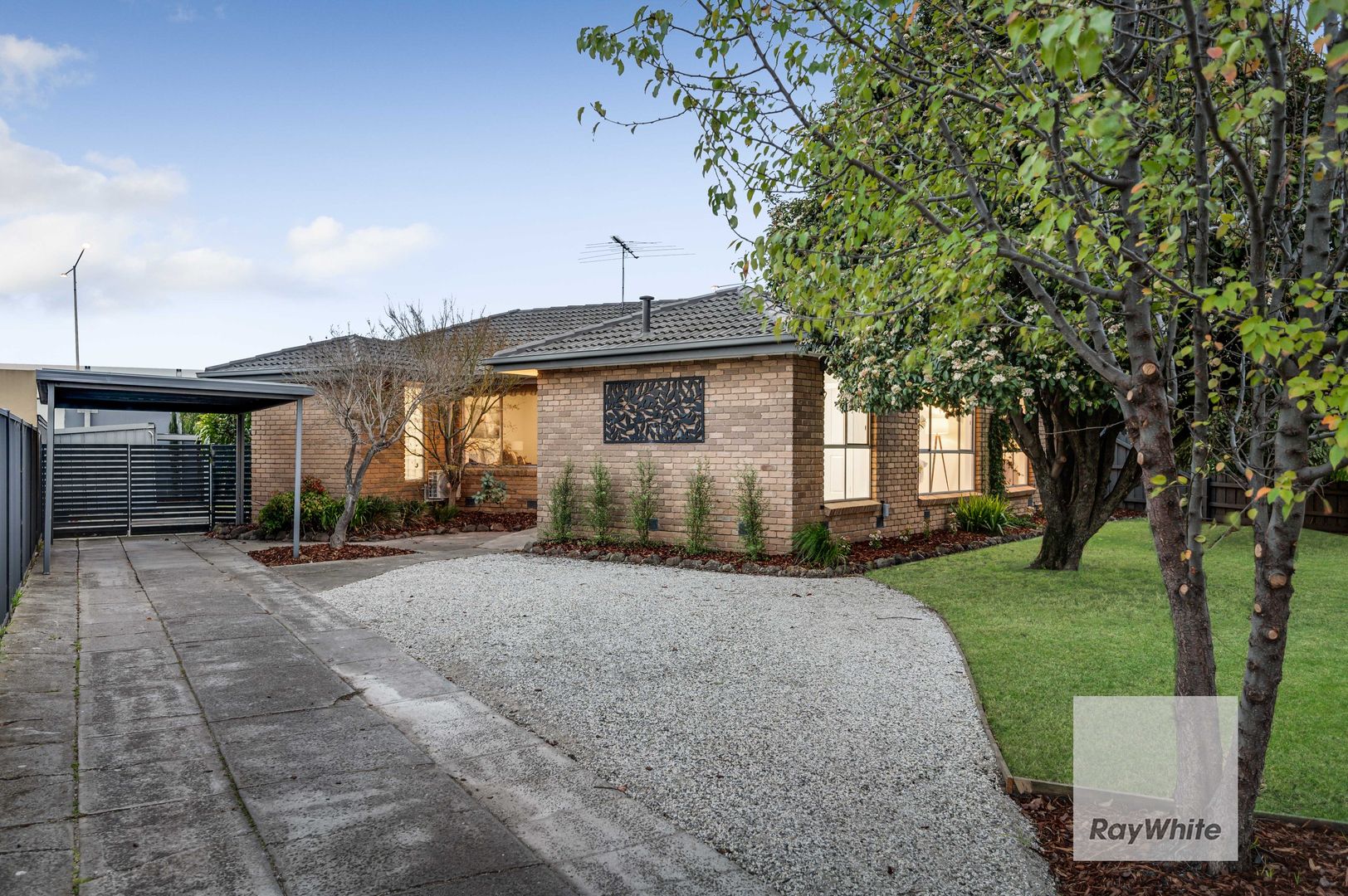 3 Bega Court, Gladstone Park VIC 3043, Image 2