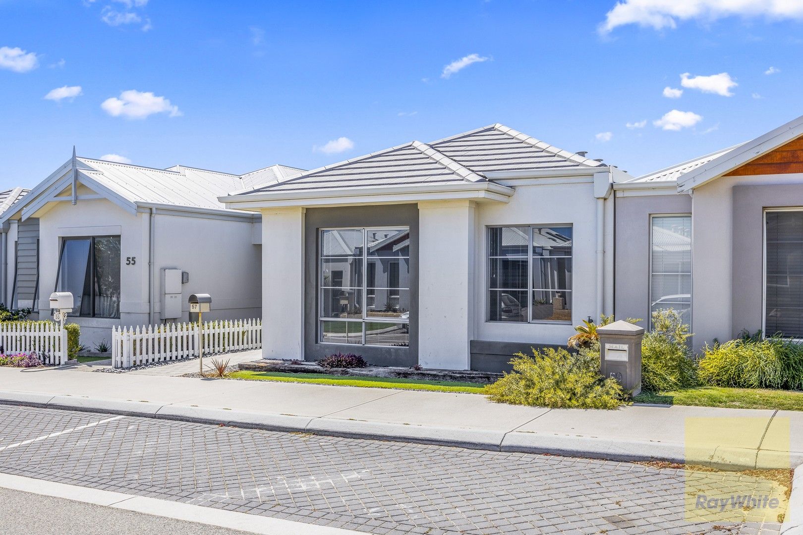 3 bedrooms House in 57 Bowline Avenue ALKIMOS WA, 6038