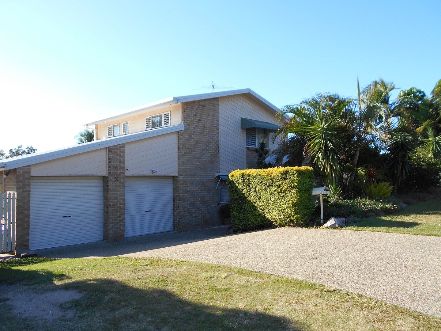 5 bedrooms House in 57 Cochrane Street ALEXANDRA HILLS QLD, 4161