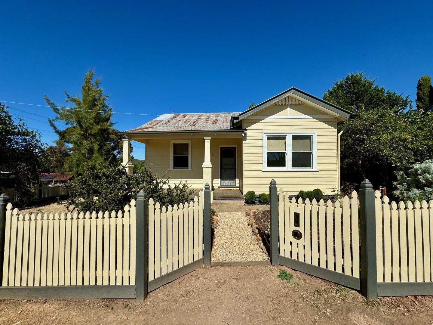 3 bedrooms House in 124 Duke Street CASTLEMAINE VIC, 3450