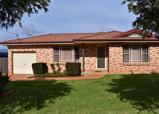 3 Guillan Place, Parkes NSW 2870