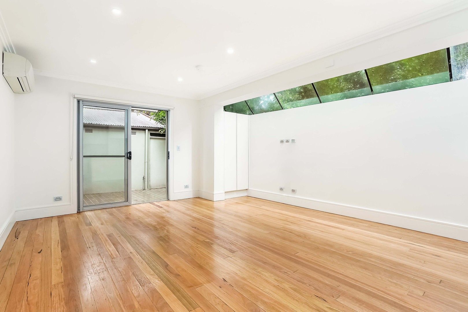 4 bedrooms Apartment / Unit / Flat in Flat/1 Ebley Street BONDI JUNCTION NSW, 2022