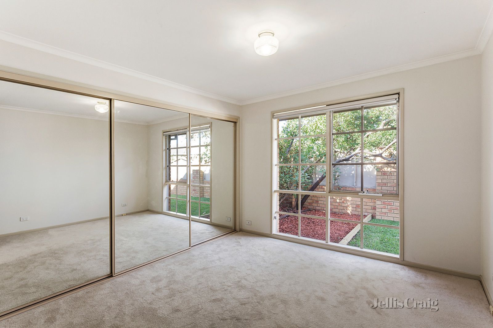 2/10 St James Avenue, Bentleigh VIC 3204, Image 1