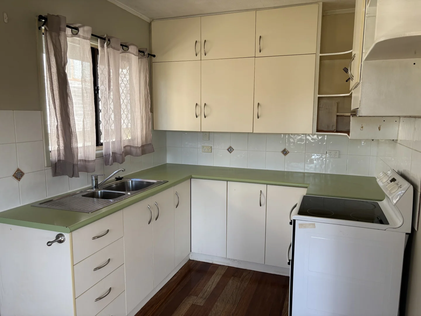 Additional image 4 of 121 Scarborough Road, Redcliffe QLD 4020