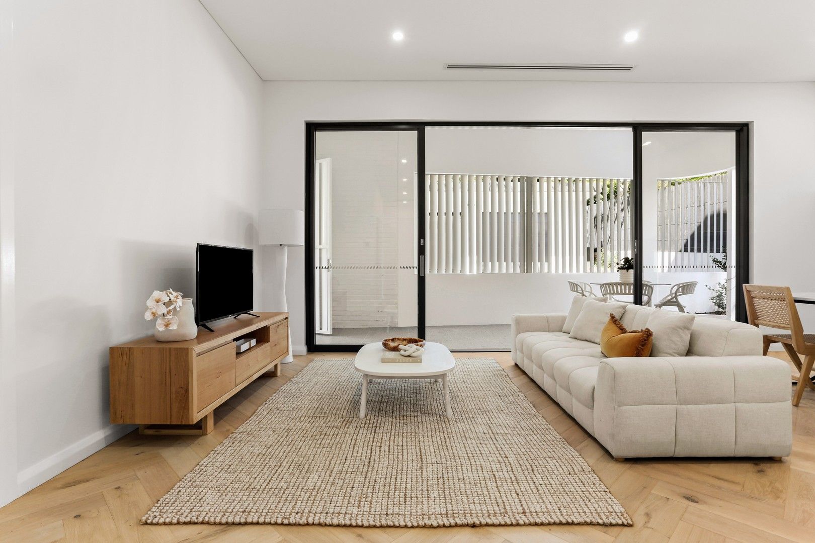 3 bedrooms Apartment / Unit / Flat in 2/6 Kensington Road SUMMER HILL NSW, 2130