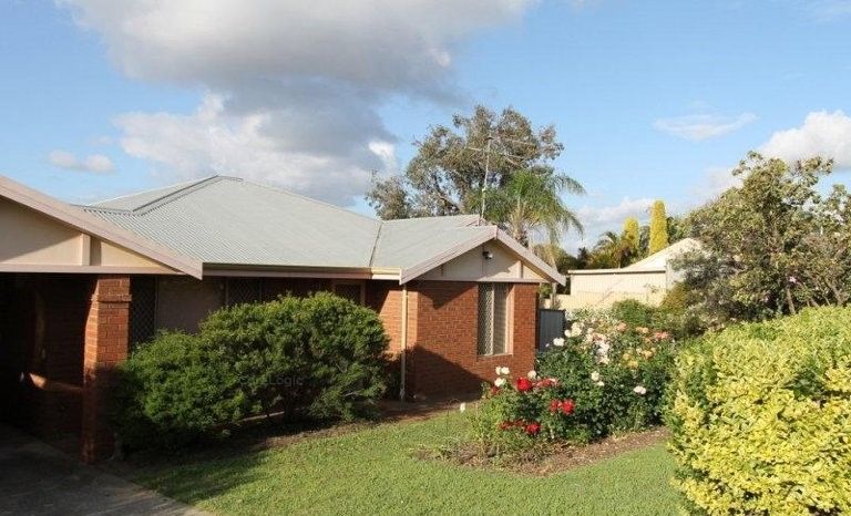 3 bedrooms House in 7 Clipper Dr BALLAJURA WA, 6066