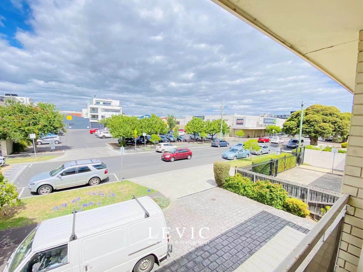 2 bedrooms Apartment / Unit / Flat in 2/8 Kokaribb Road CARNEGIE VIC, 3163