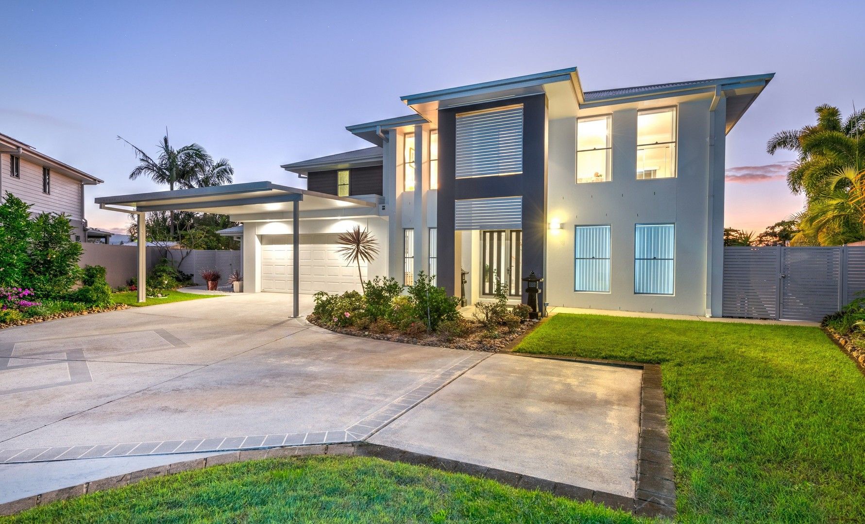 5 bedrooms House in 24 Ferrymans Court HELENSVALE QLD, 4212