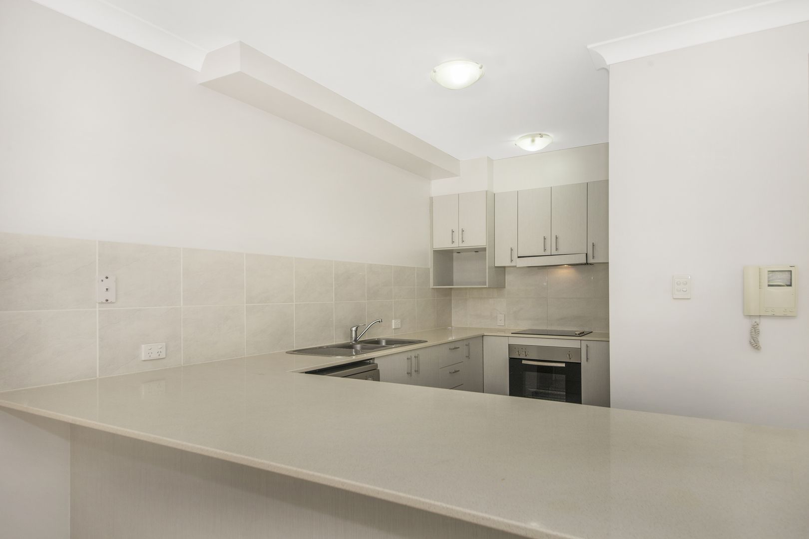 2/51-61 Harold Street, West End QLD 4810, Image 2