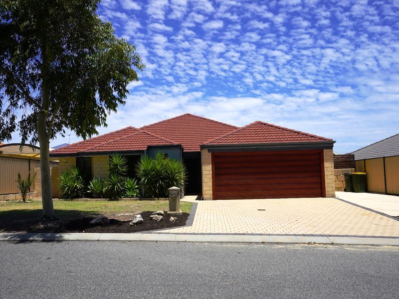4 bedrooms House in 32 Ripplevale Circle CARRAMAR WA, 6031