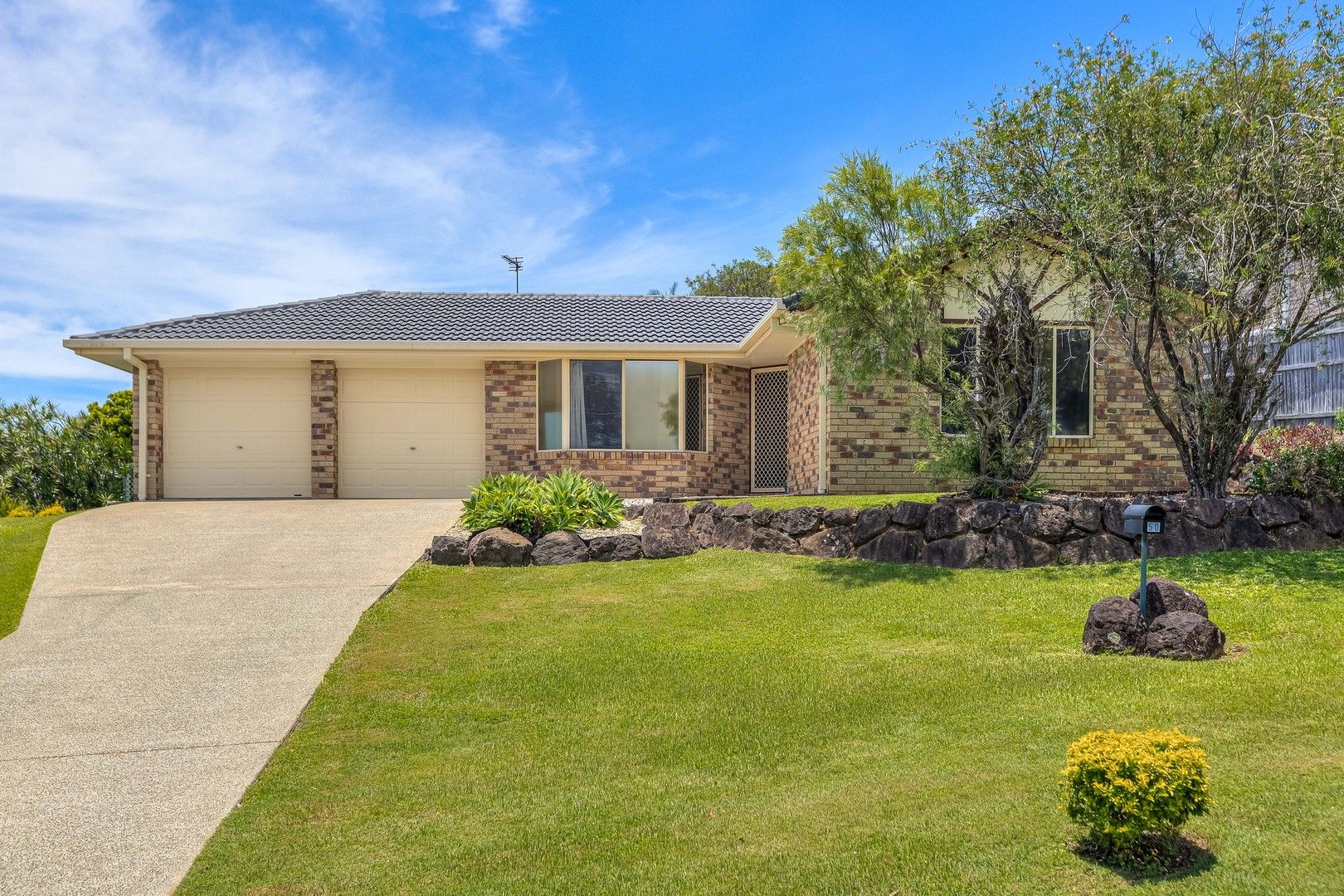 3 bedrooms House in 50 Honeymyrtle Drive BANORA POINT NSW, 2486