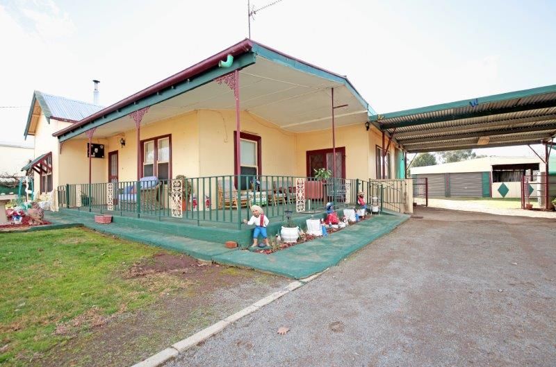 32 Broad St, Old Junee NSW 2652, Image 2