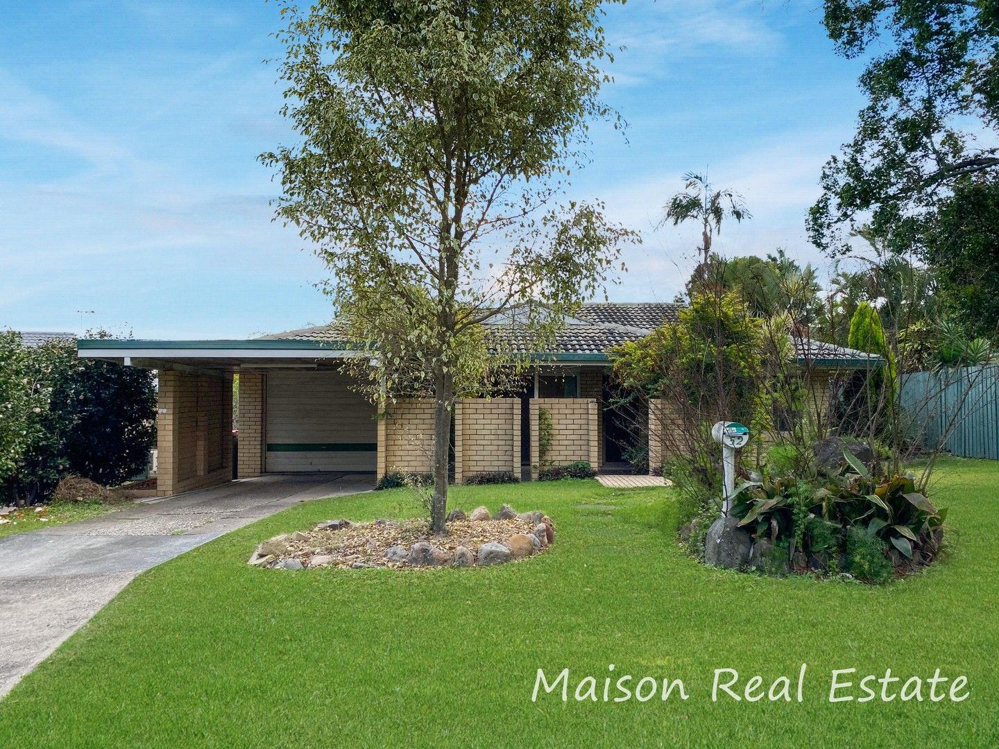 3 bedrooms House in 52 Sabot Street JAMBOREE HEIGHTS QLD, 4074