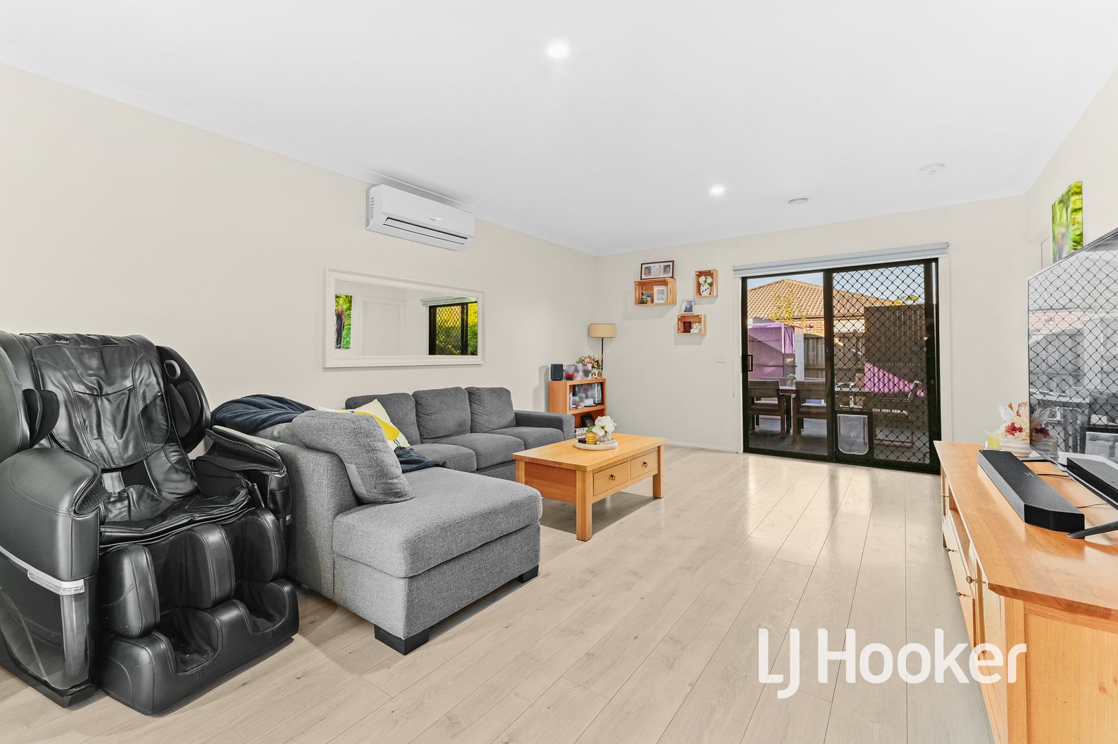 5 Orleana Way, Clyde North VIC 3978, Image 2