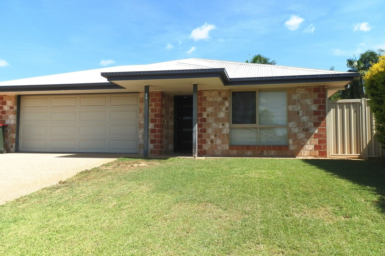 4 bedrooms House in 19 Berthun Street EMERALD QLD, 4720