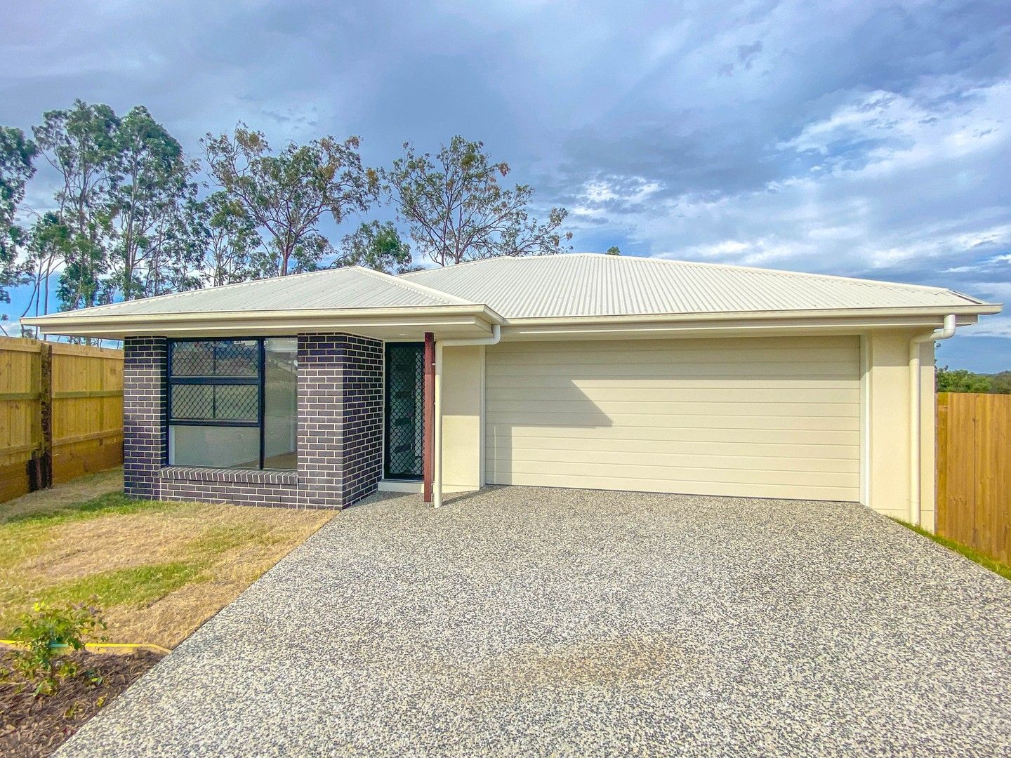 4 bedrooms House in 27 Callistemon Crescent DEEBING HEIGHTS QLD, 4306