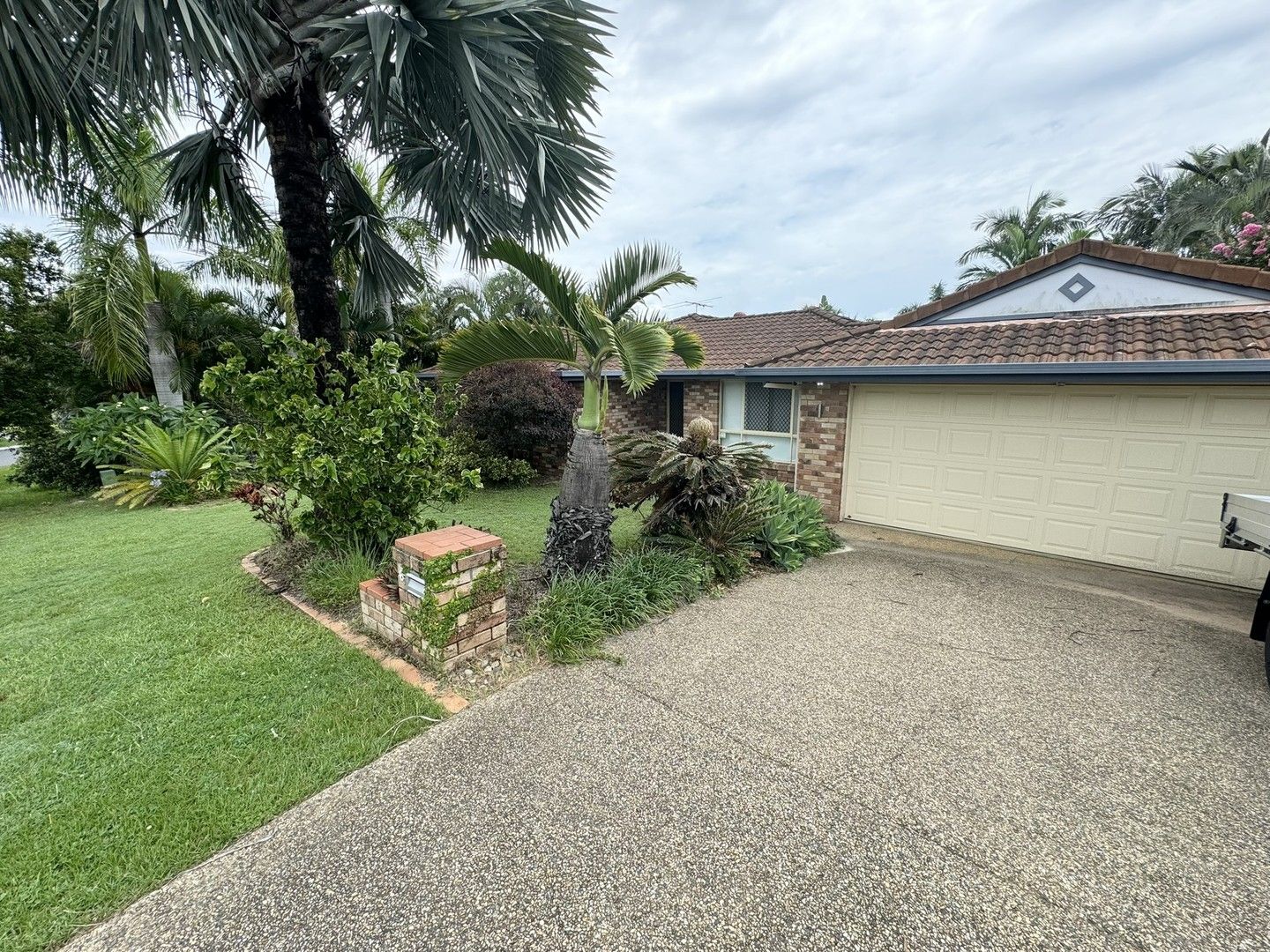 4 bedrooms House in 6 Clifton Place PARKINSON QLD, 4115