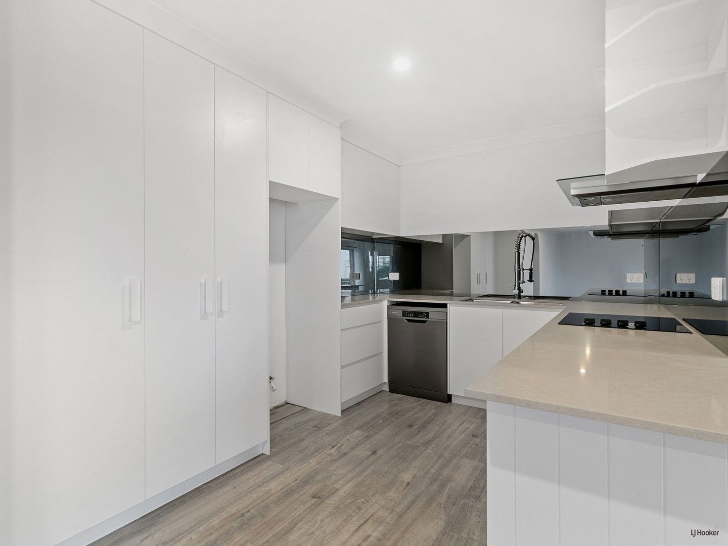 2 bedrooms Apartment / Unit / Flat in 8/6 Twelfth Avenue PALM BEACH QLD, 4221