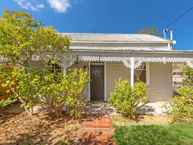 2 bedrooms House in 1/170 Kangaroo Road HUGHESDALE VIC, 3166