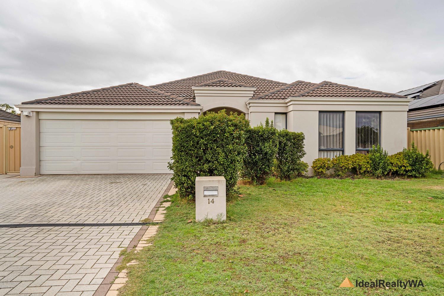 4 bedrooms House in 14 Minstrell road BERTRAM WA, 6167