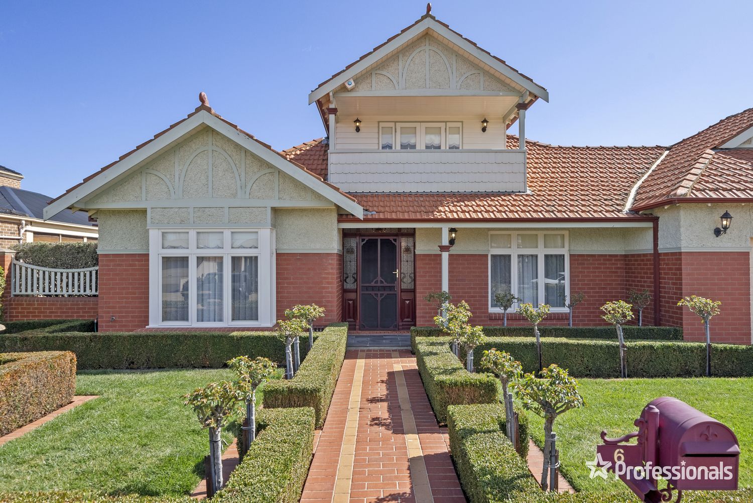 6 Summerhill Drive, Hillside VIC 3037, Image 2