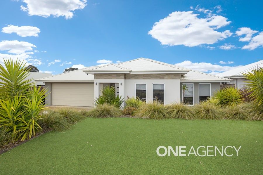 4 bedrooms House in 11 CHANG AVENUE LLOYD NSW, 2650