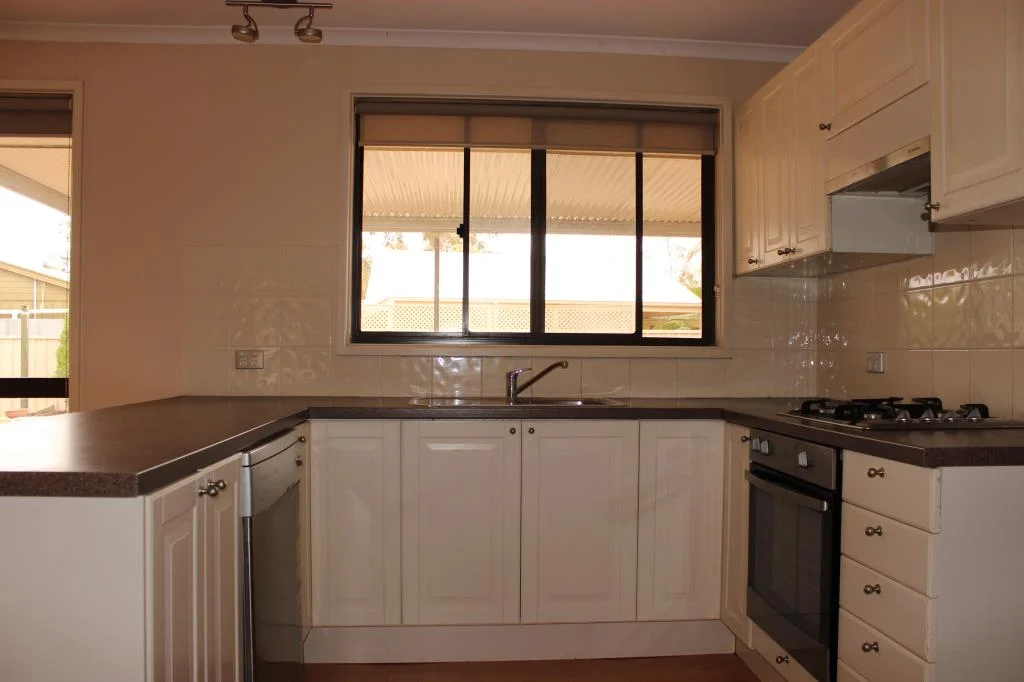 Additional image 5 of 9 Mulgaria crescent, Roxby Downs SA 5725