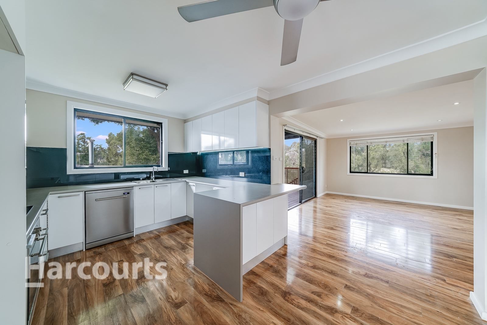 28 Frontignan Street, Eschol Park NSW 2558, Image 2