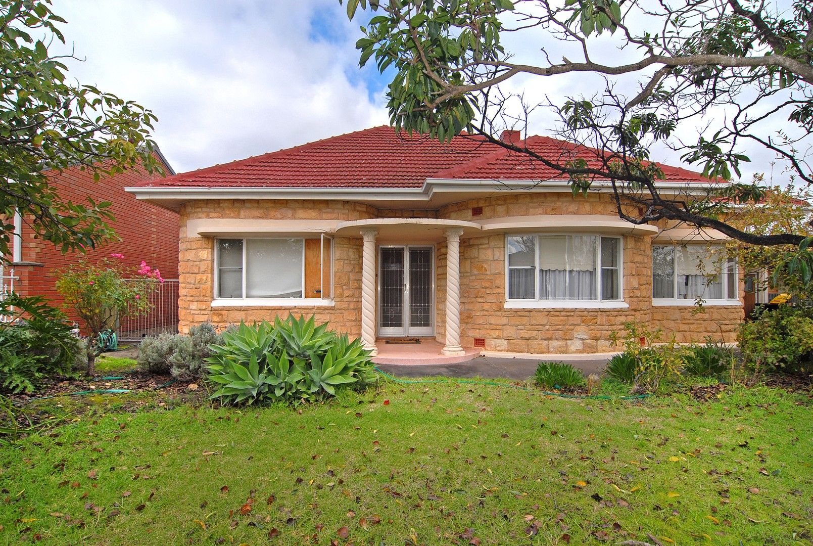 2 bedrooms House in 16 Karawirra Avenue ROSTREVOR SA, 5073