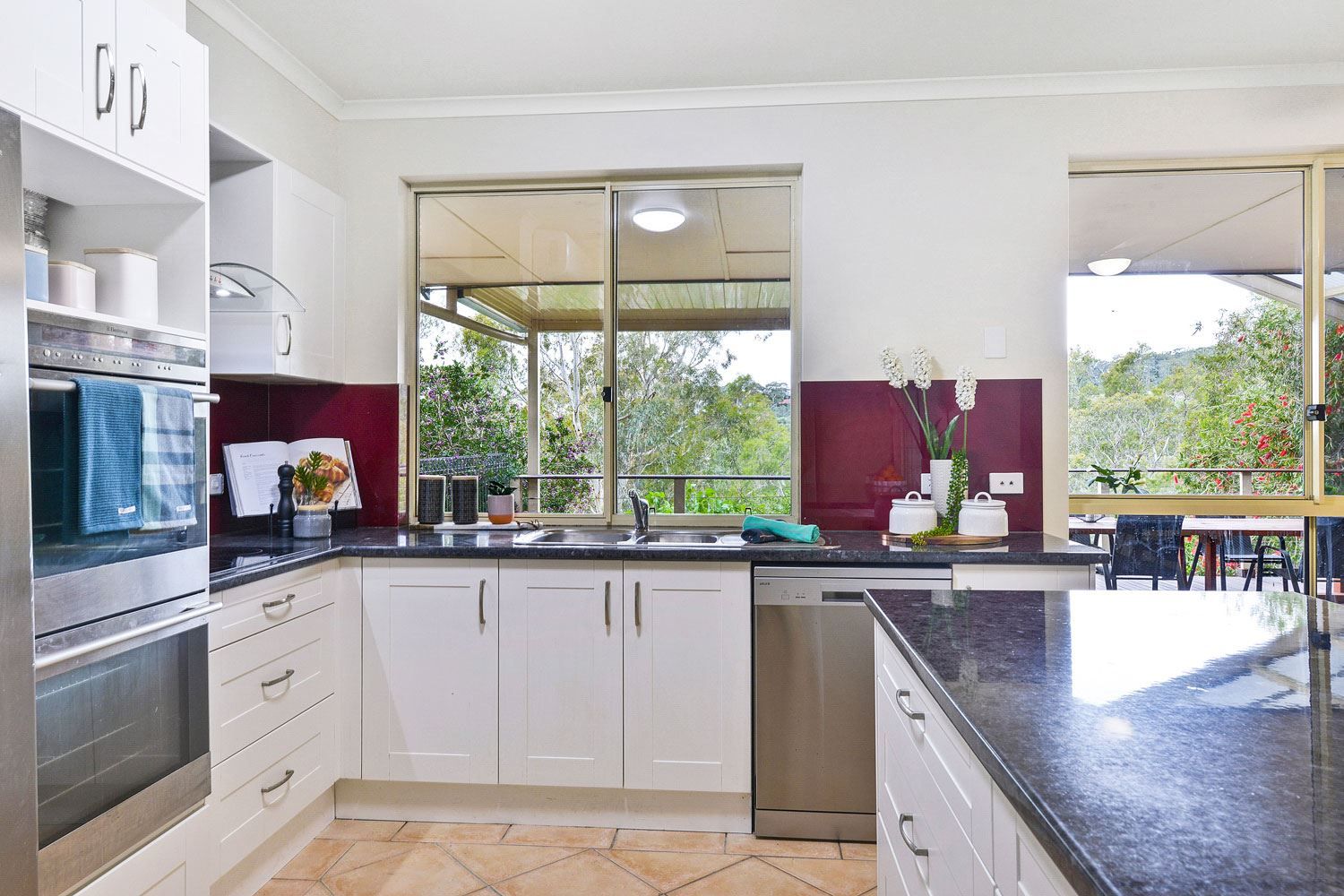 91 Oakridge Road, Chandlers Hill SA 5159, Image 2