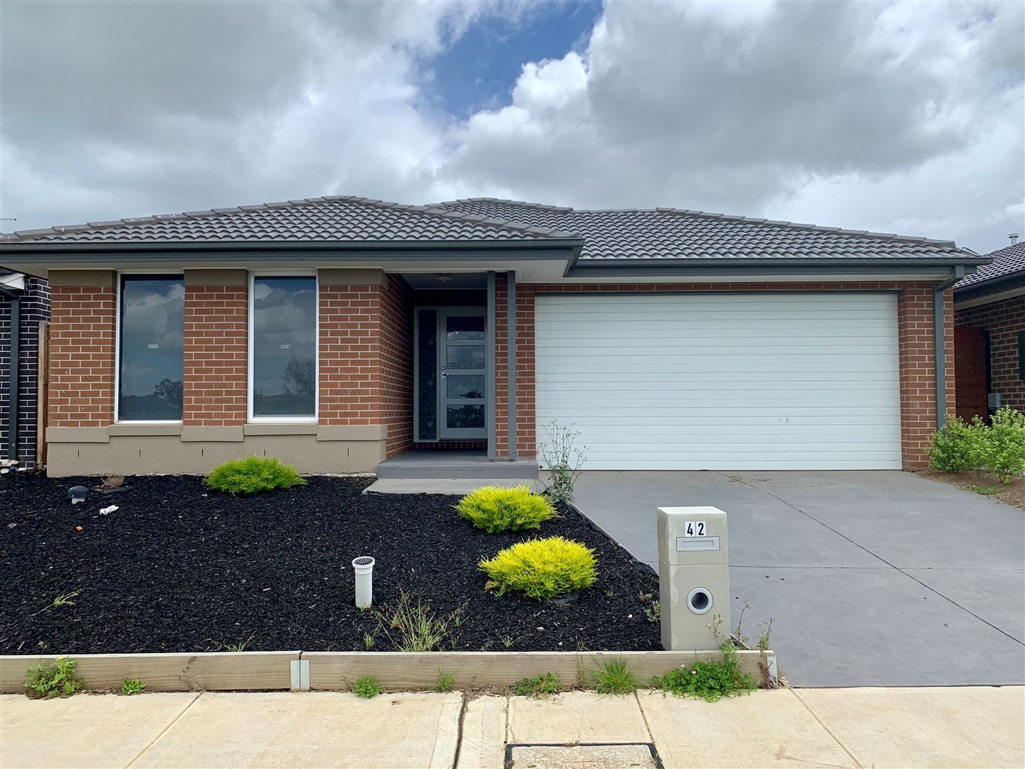 3 bedrooms House in 42 Abbeyard Drive CLYDE VIC, 3978