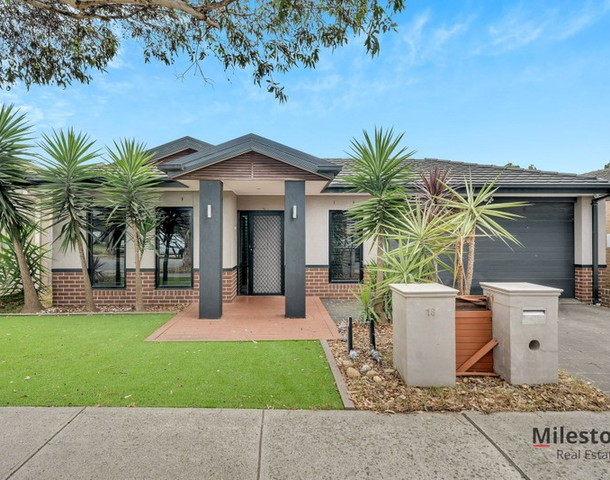 18 White Gum Way, Cranbourne North VIC 3977