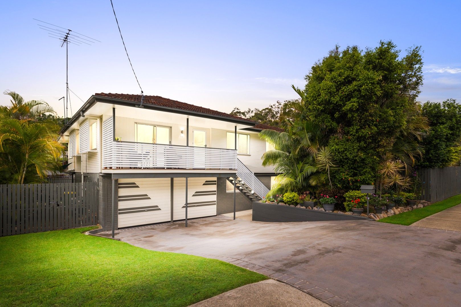 3 bedrooms House in 35 Cobbity Crescent ARANA HILLS QLD, 4054