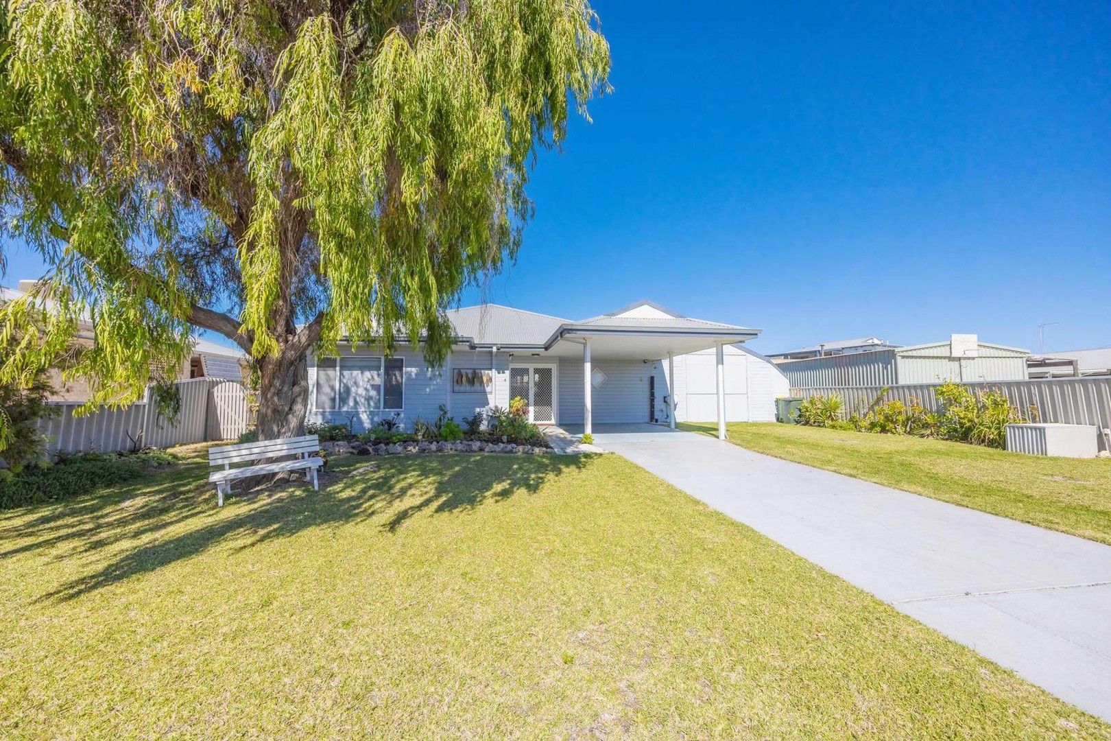 4 bedrooms House in 4 Shearwater Drive JURIEN BAY WA, 6516