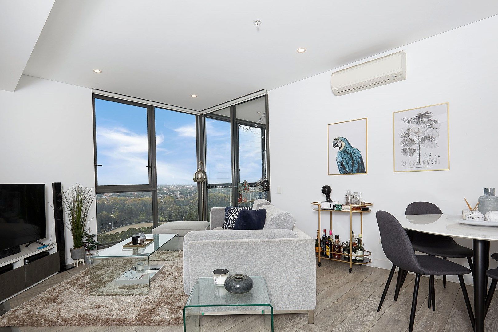 1 bedrooms Apartment / Unit / Flat in 1411/20 Chisholm  Street WOLLI CREEK NSW, 2205