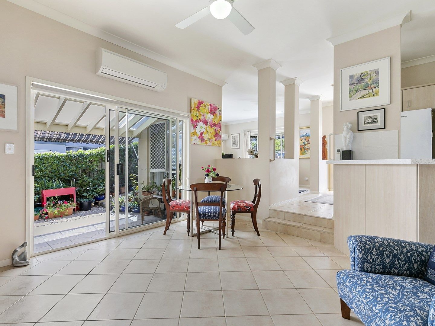 8 Flame Tree Crescent, Carindale QLD 4152