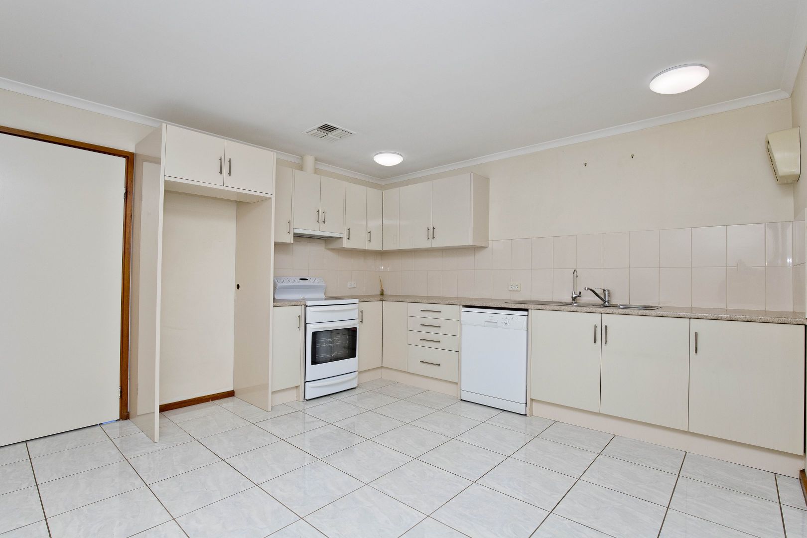 2a Spring Street, Beverley SA 5009, Image 2